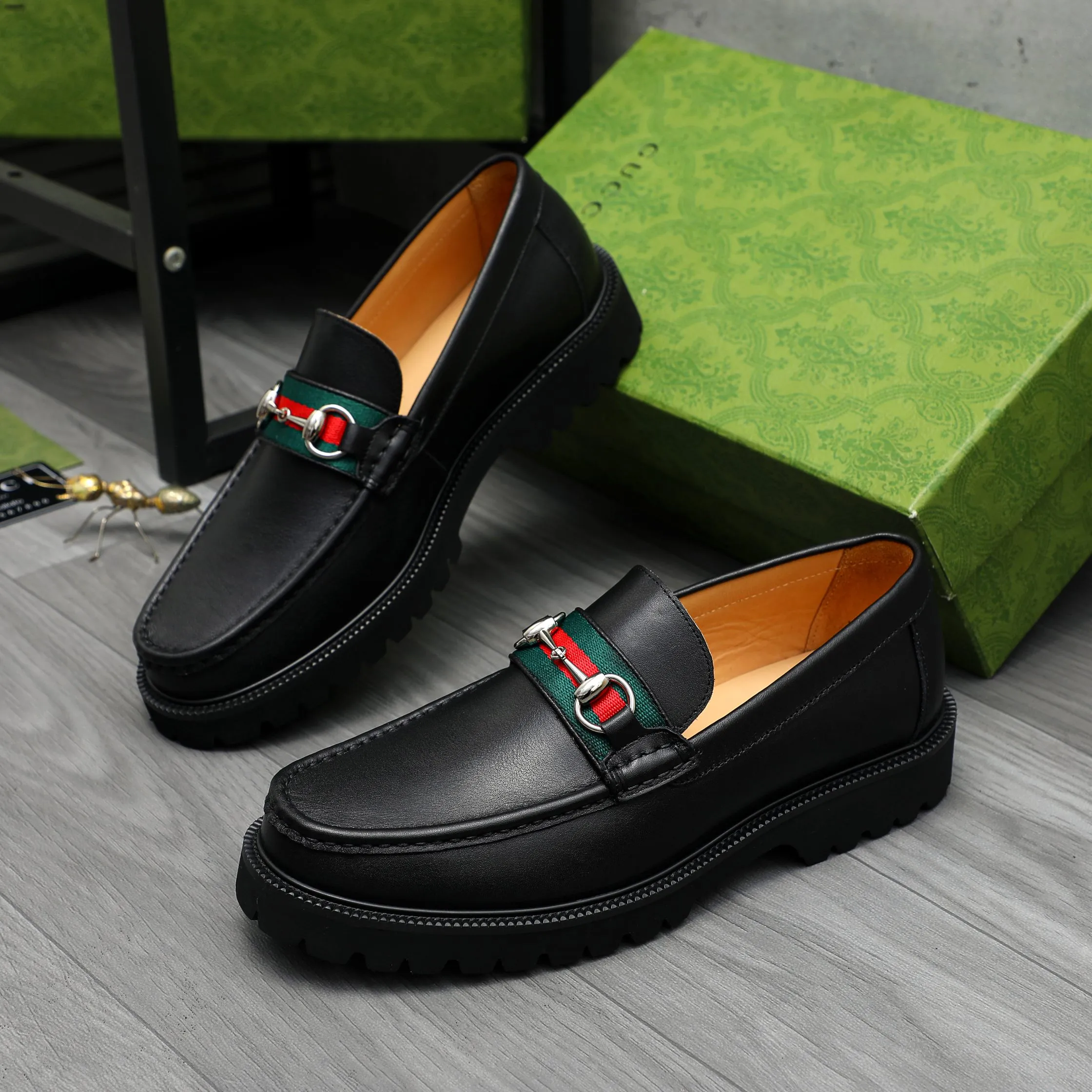 Men's shoes 💰p560 Product trademark: GUCCI "Gucci" business slip-on leather shoes Regular size: 38-46 (38.45.46 custom-made, non-returnable) Product materials: Selected high-quality cowhide upper, cowhide lining, non-slip rubber outsole